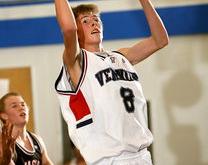 开云官网-公牛完胜加拿大男篮，艾顿完成帽子戏法，篮球场上书写辉煌篇章