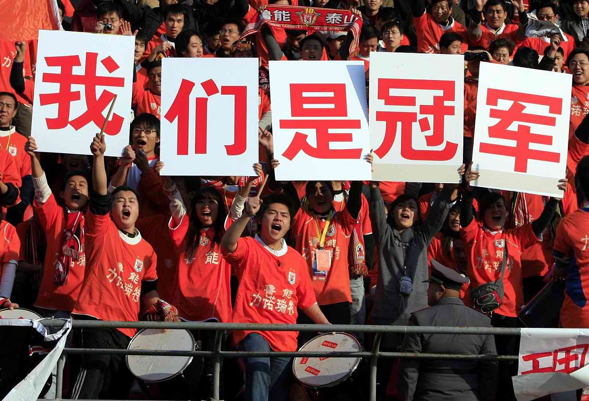 激情赛场，球队为国争得胜利的简单介绍