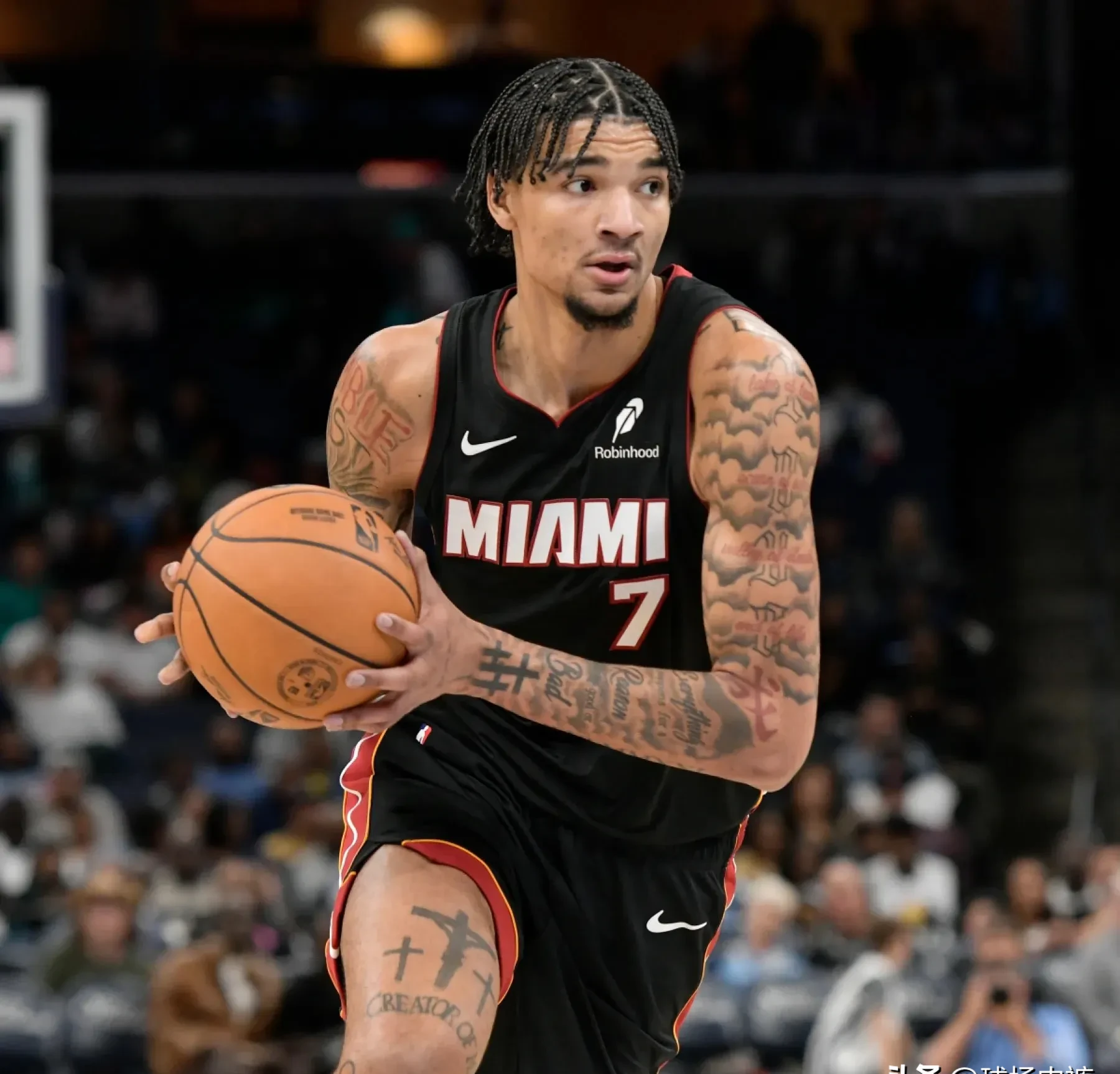 关于热火鏖战上海队，利拉德高光表现的信息